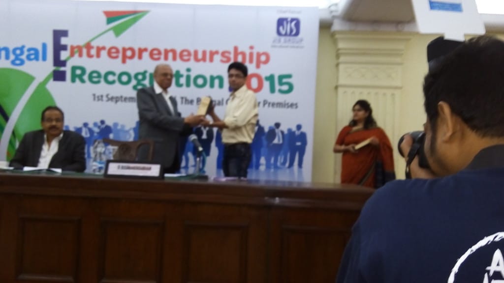 Debajyoti Banerjee receiving recognition from Former BCC&I Chairman Shri Aloke Mookherjea & Shri S. Radhakrishnan